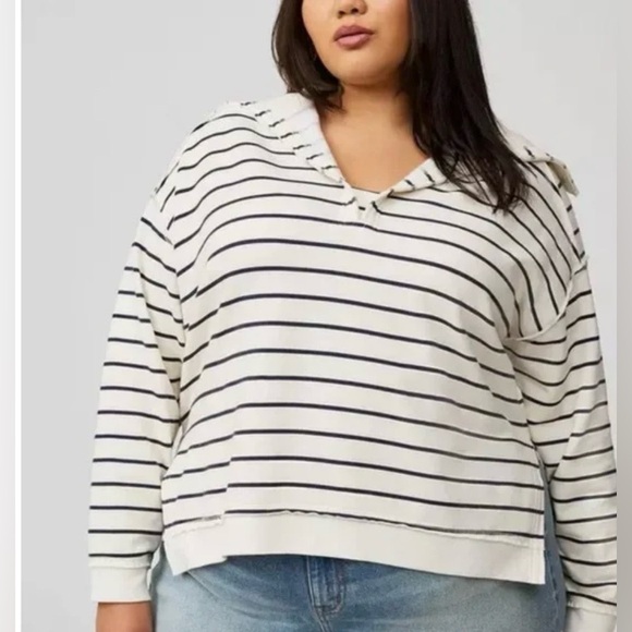 NWT Fleece V-Neck Sweatshirt. Size 00. - Picture 8 of 12